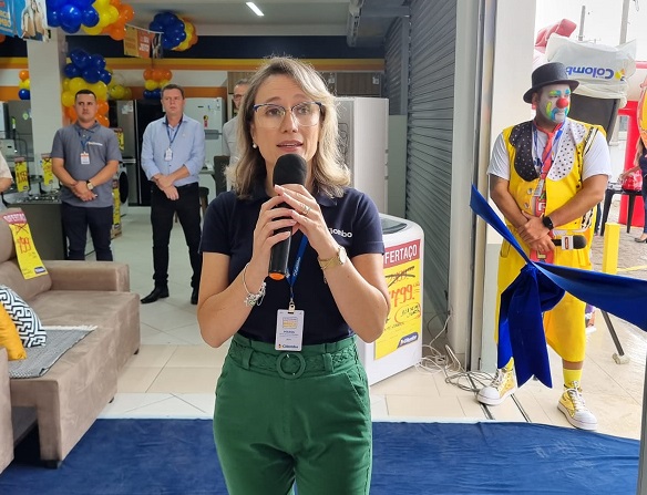 ≪Strong≫Na Semana Do Consumidor, Lojas Colombo Chega À Campina≪/Strong≫ A Gerente De Marketing Da Lojas Colombo Maria Do Carmo Giacobbo Conduziu O Evento De Inauguracao 1 ≪Strong≫Na Semana Do Consumidor, Lojas Colombo Chega À Campina≪/Strong≫