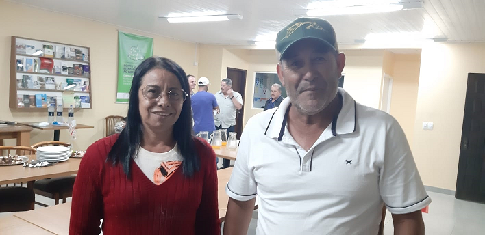 San Lac Apresenta Palestra Sobre Nutrição Animal Na Qbcamp O Produtor Jose Goncalvez De Souza Esteve Acompanhando Atento As Orientacoes Repassadas. Na Foto Com A Esposa Lorenida San Lac Apresenta Palestra Sobre Nutrição Animal Na Qbcamp