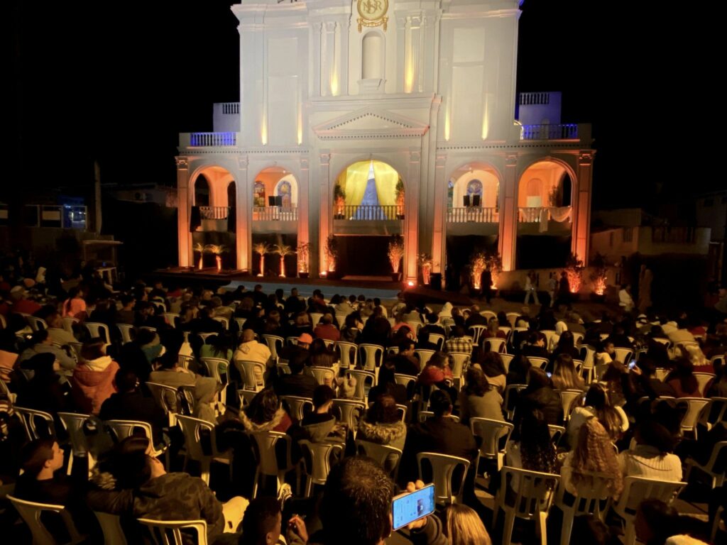 Espetáculo Da Paixão De Cristo Apresenta Inovação E Destaca Participação Feminina A Encenacao Foi Realizada Em Frente Ao Santuario De Nossa Senhora De Fatima Espetáculo Da Paixão De Cristo Apresenta Inovação E Destaca Participação Feminina