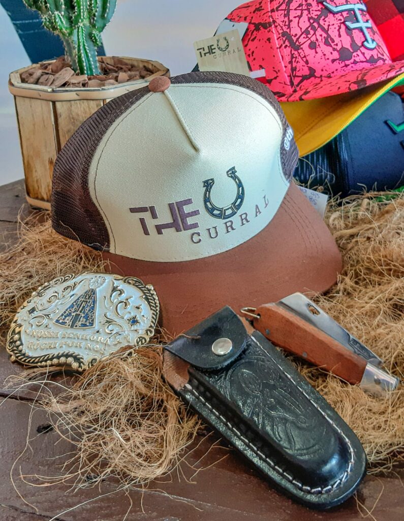Na The Curral Tem O Look Country Perfeito Para Arrasar Na Expocamp Alem Do Tradicional Chapeu O Vestuario Pode Ser Incrementado Com Bone Na The Curral Tem O Look Country Perfeito Para Arrasar Na Expocamp