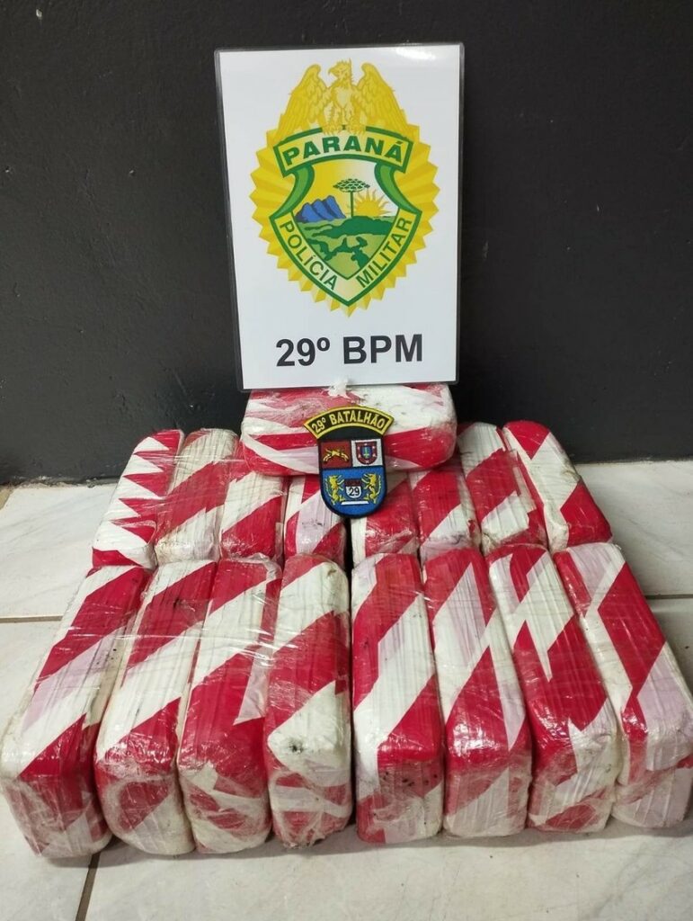 Carro Com Adesivo De Prefeitura De Cidade Paulista É Apreendido Com Drogas Em Quatro Barras Editor 64691B8428B64 Carro Com Adesivo De Prefeitura De Cidade Paulista É Apreendido Com Drogas Em Quatro Barras