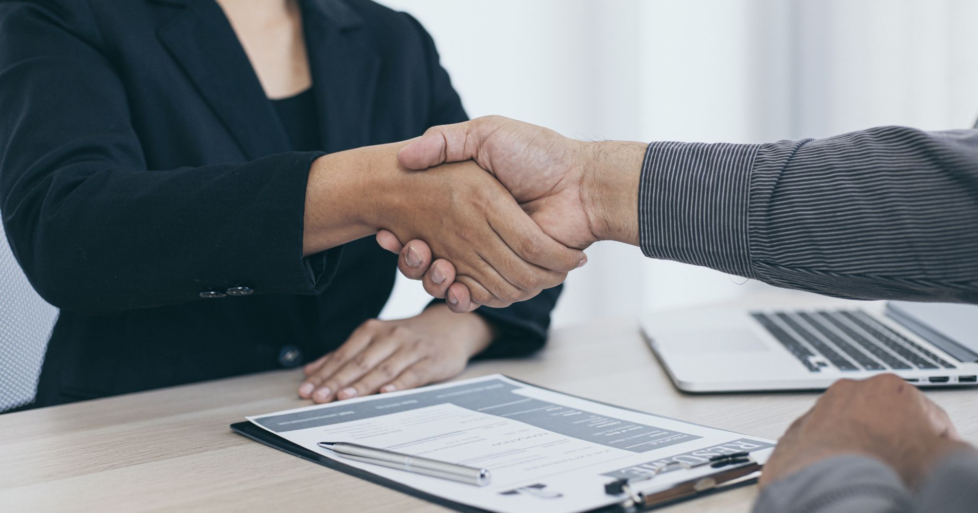 Agência do Trabalhador de Colombo anuncia oportunidades de emprego no setor supermercadista