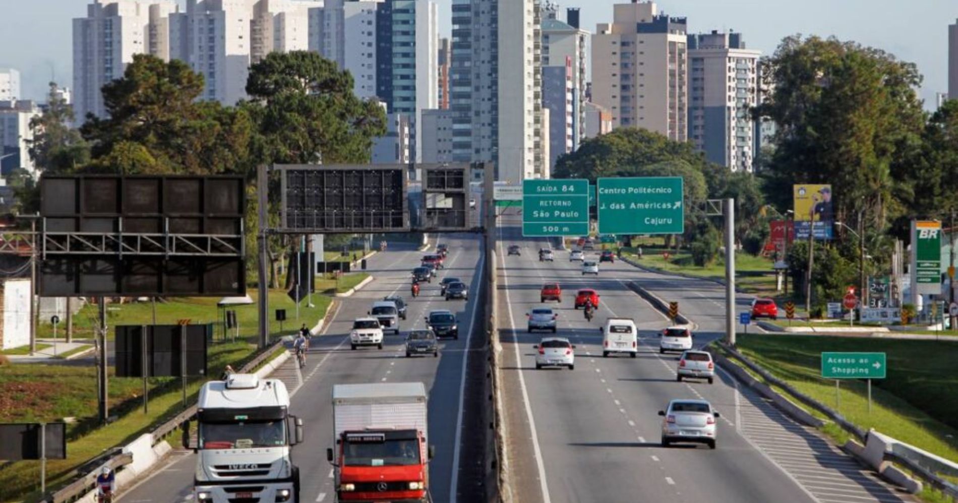 Movimento intenso na BR-376 em direção ao litoral nesta sexta-feira