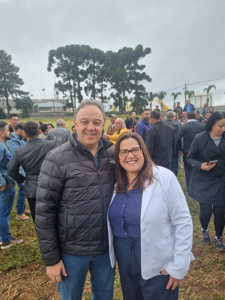 O Prefeito De Campina Grande Do Sul E Presidente Da Assomec Bihl Zanetti E A Prefeita De Pinhais Rosa Maria Obras Do Novo Hospital De Pinhais Iniciam Com Assinatura Da Prefeita Rosa Maria E Governador Ratinho Jr