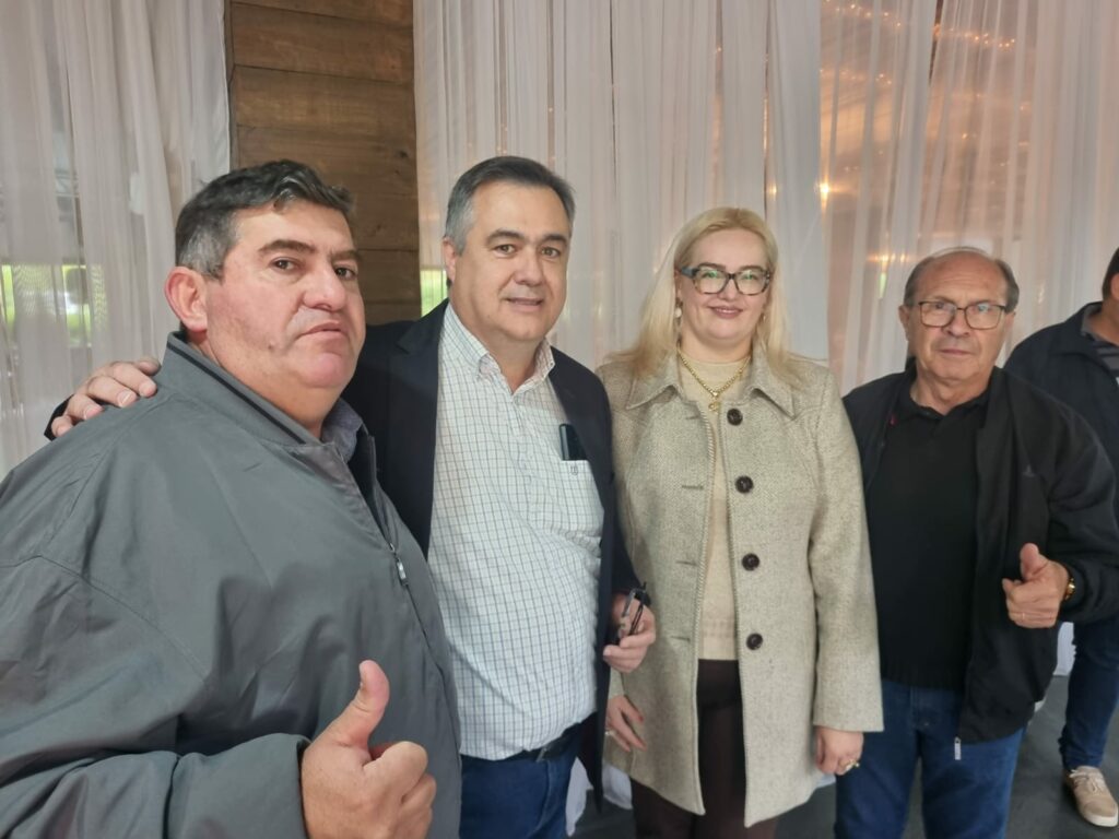 Em Breve, Exames De Raio-X Serão Digitalizados Em Tunas Do Paraná Prefeito Marco Baldao O Secretario De Saude Beto Preto A Secretaria De Saude Patricia Gracielly E O Chefe De Gabinete Ademar Cordeiro Em Breve, Exames De Raio-X Serão Digitalizados Em Tunas Do Paraná