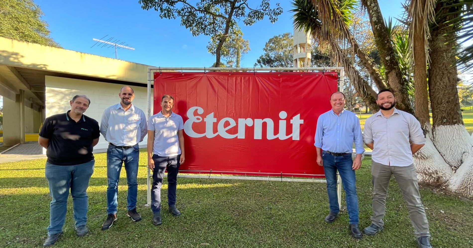 Prefeito de Colombo visita instalações da fábrica Eternit e conhece novas tecnologias incorporadas à produção de telhas