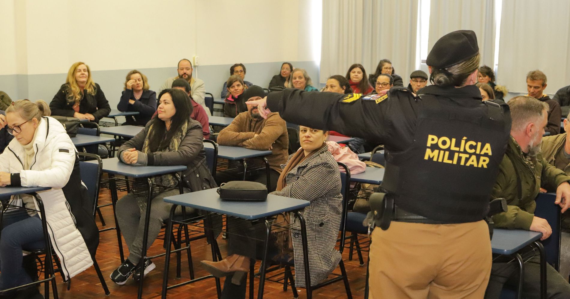 Simulado de segurança é realizado por professores, pedagogos e funcionários nas escolas do Paraná