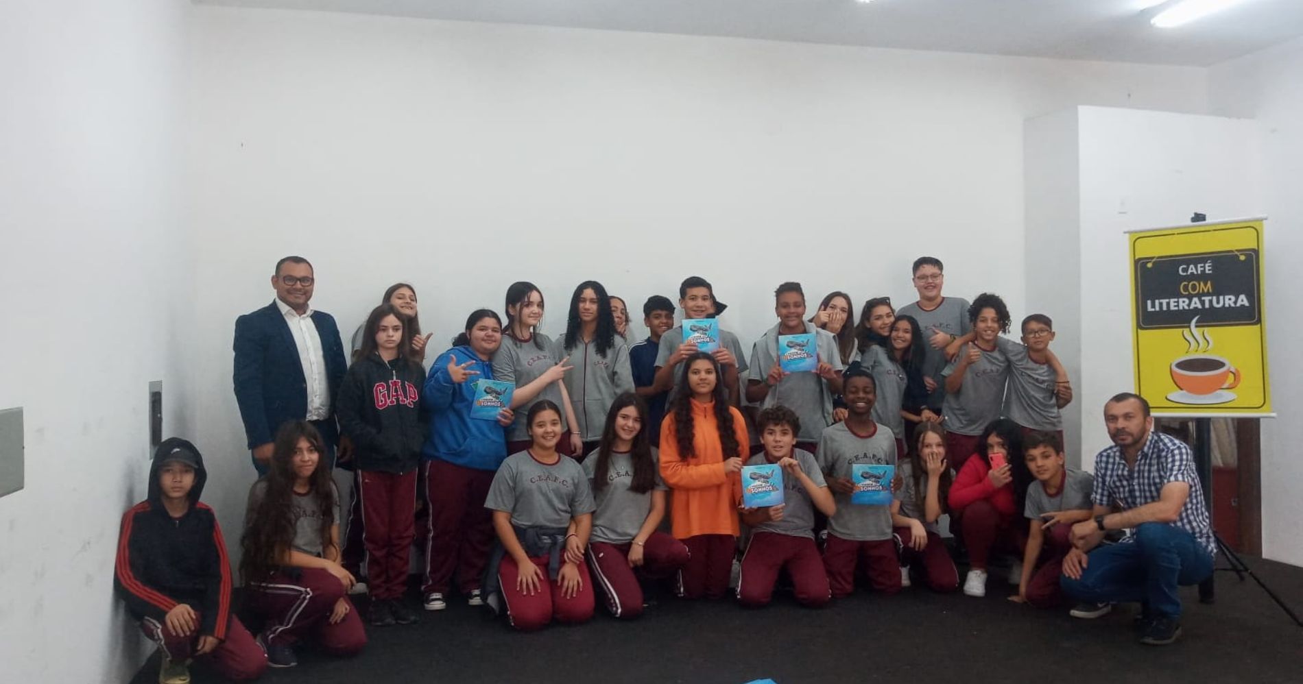 Estudantes do 7º Ano B do Arlinda Ferreira Creplive participam do “Café com Literatura”