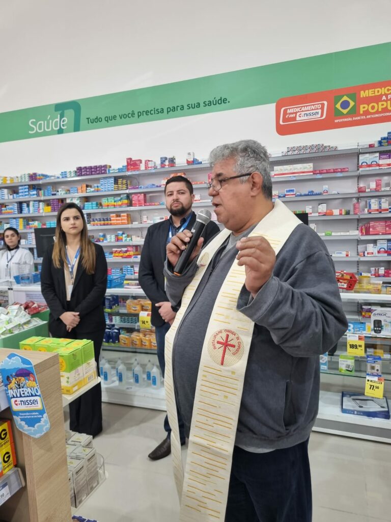 Farmácia Nissei Migra De Endereço E Faz Reinauguração Da Nova Loja Em Quatro Barras O Padre Nilton Veio Diretamente De Rio Claro Sp Para Ministrar Uma Palavra E Bencao Farmácia Nissei Migra De Endereço E Faz Reinauguração Da Nova Loja Em Quatro Barras