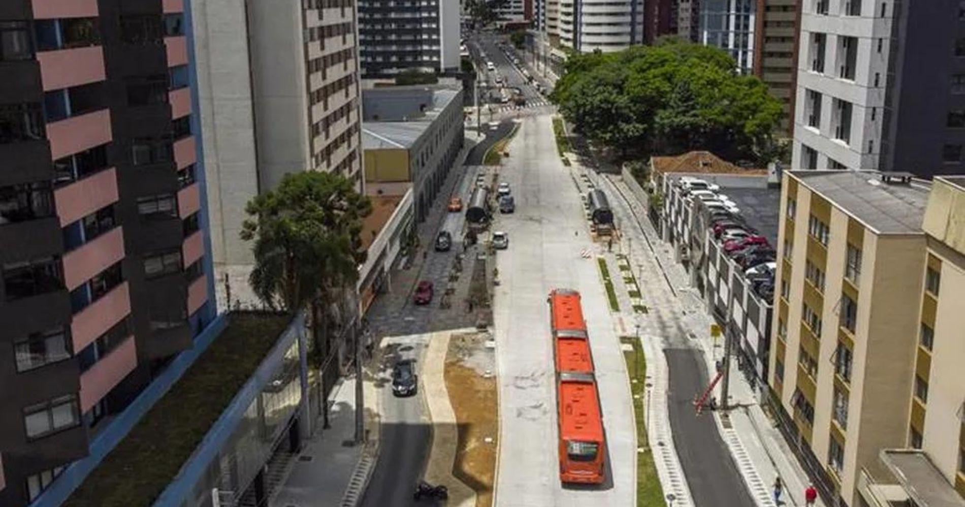 Obras bloqueiam trecho da Av. República Argentina, em Curitiba, nesta quinta-feira (6); confira as alterações no trânsito