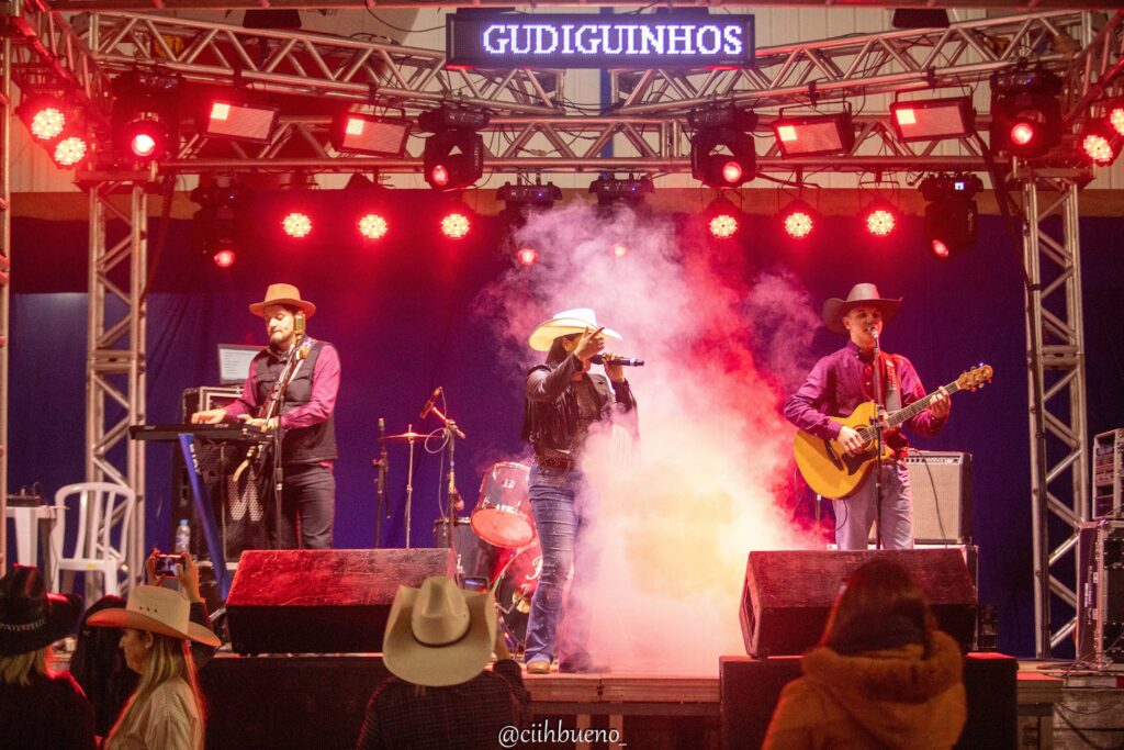 Cavalgada Rancho Dalprá Chega À Sua 3ª Edição Mostrando A Tradição Do Campo Em Campina Grande Do Sul Apresentacoes De Artistas Locais Animaram O Publico Na Arena Coberta 1 Cavalgada Rancho Dalprá Chega À Sua 3ª Edição Mostrando A Tradição Do Campo Em Campina Grande Do Sul