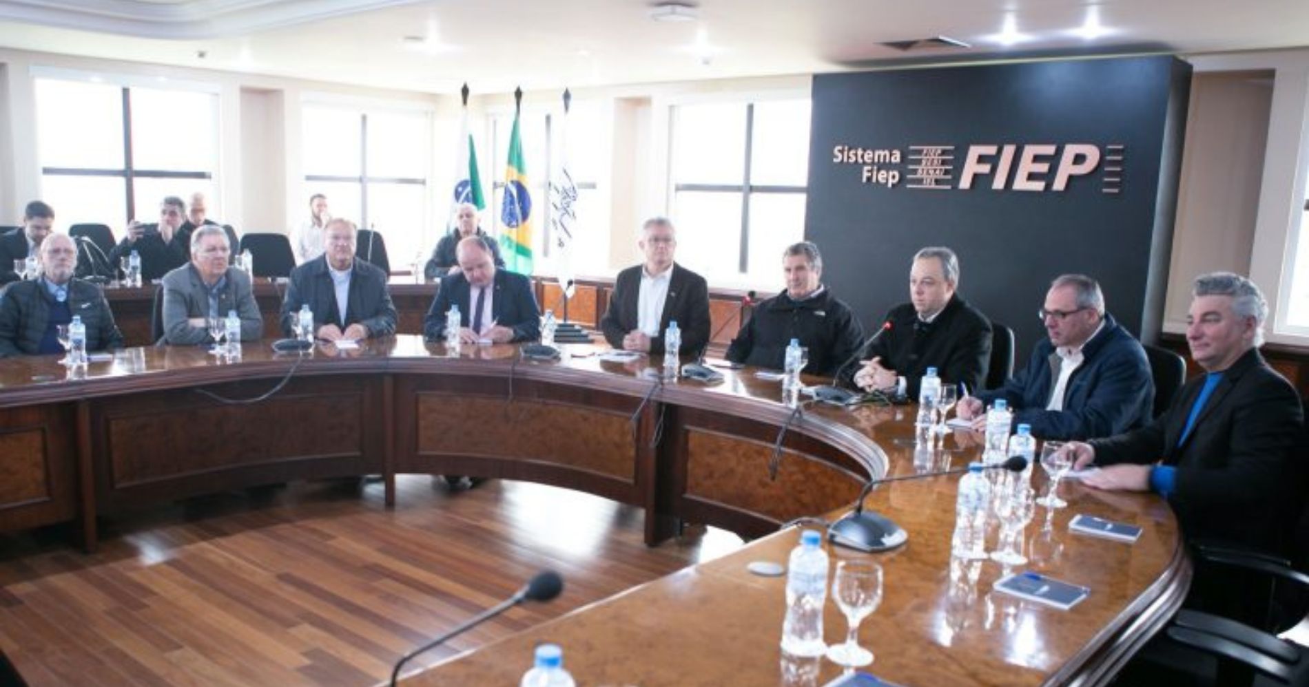 ASSOMEC e Fiep debatem a implantação da tecnologia 5G nas cidades da região metropolitana