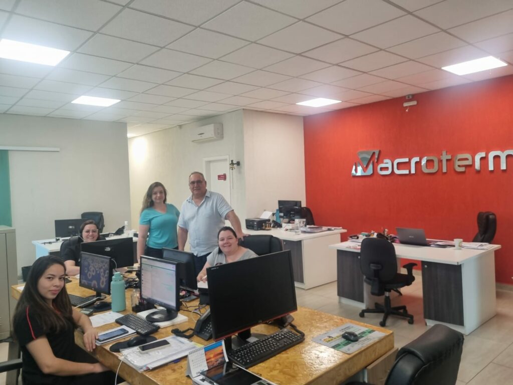 Equipe De Colaboradores Da Macroterm Macroterm Marca Presença Na Habitacon 2023