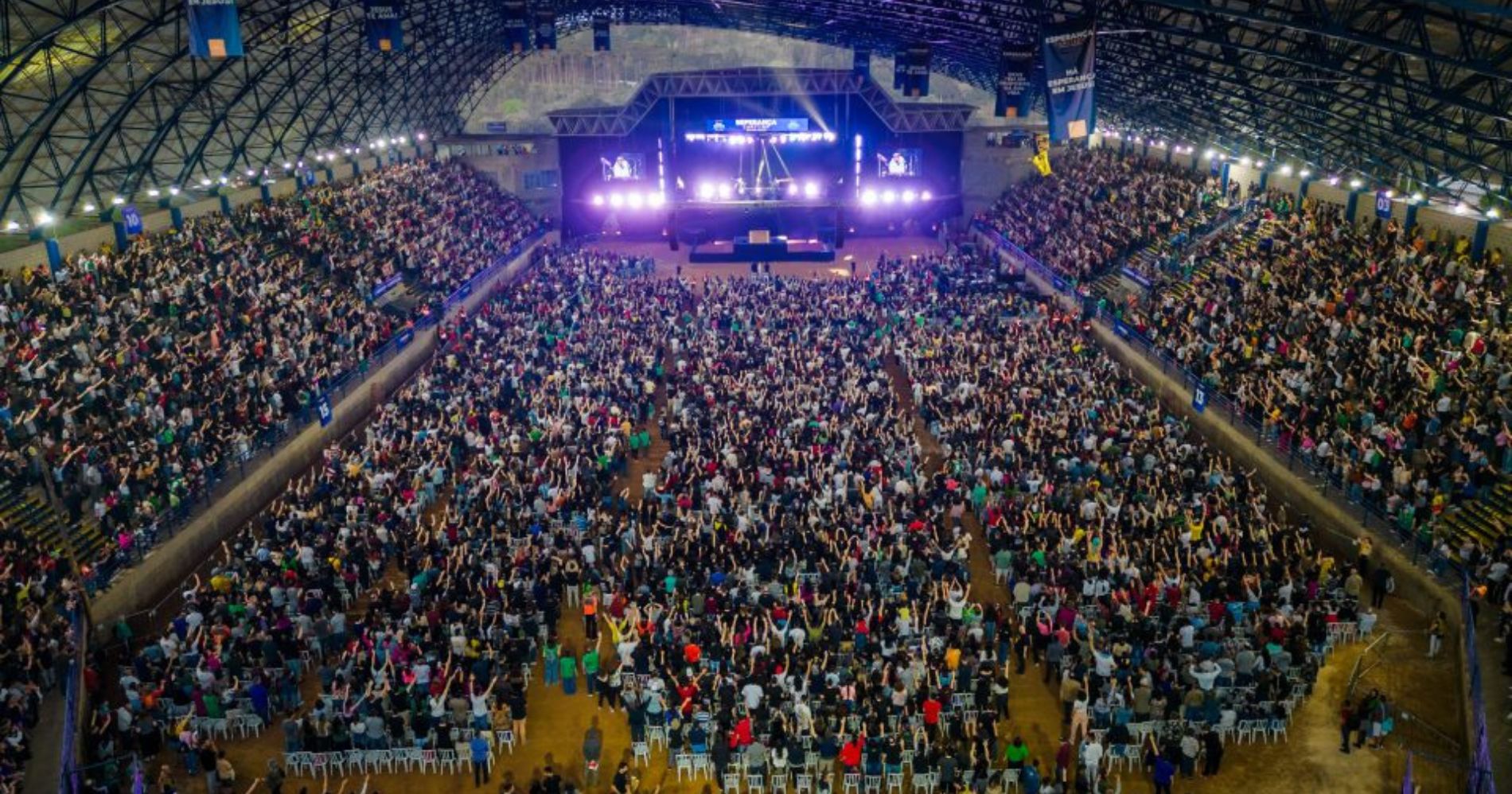 Esperança Curitiba reúne multidão na Arena Coberta de Campina Grande do Sul