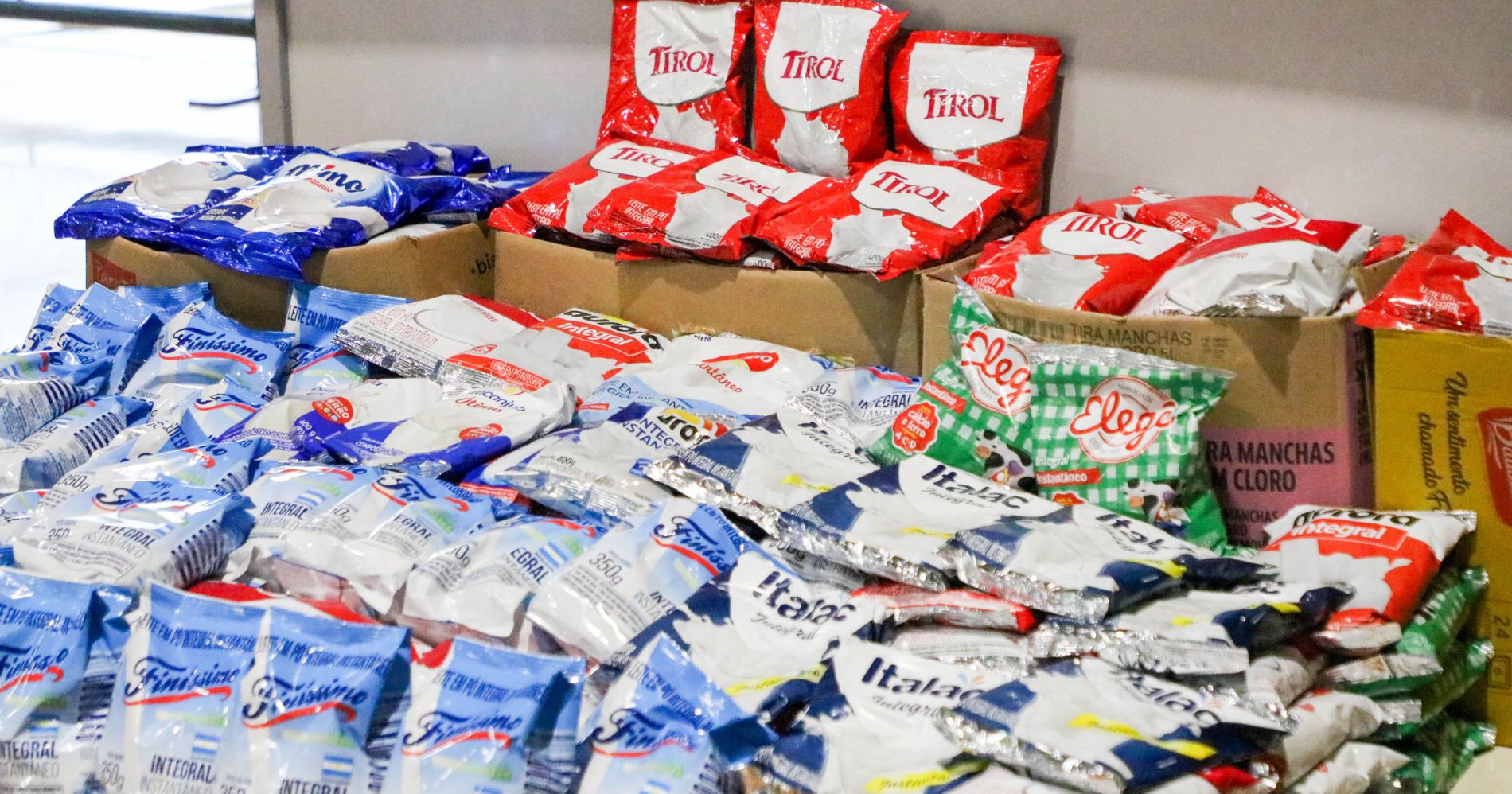 Prefeitura de Pinhais arrecada aproximadamente 170 kg de leite em pó com as inscrições da Copa Pinhais de Futsal