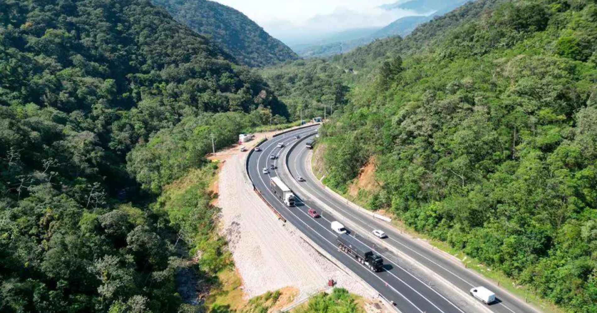 Todas as faixas da BR-376 sentido Curitiba são reabertas após 10 meses de deslizamento