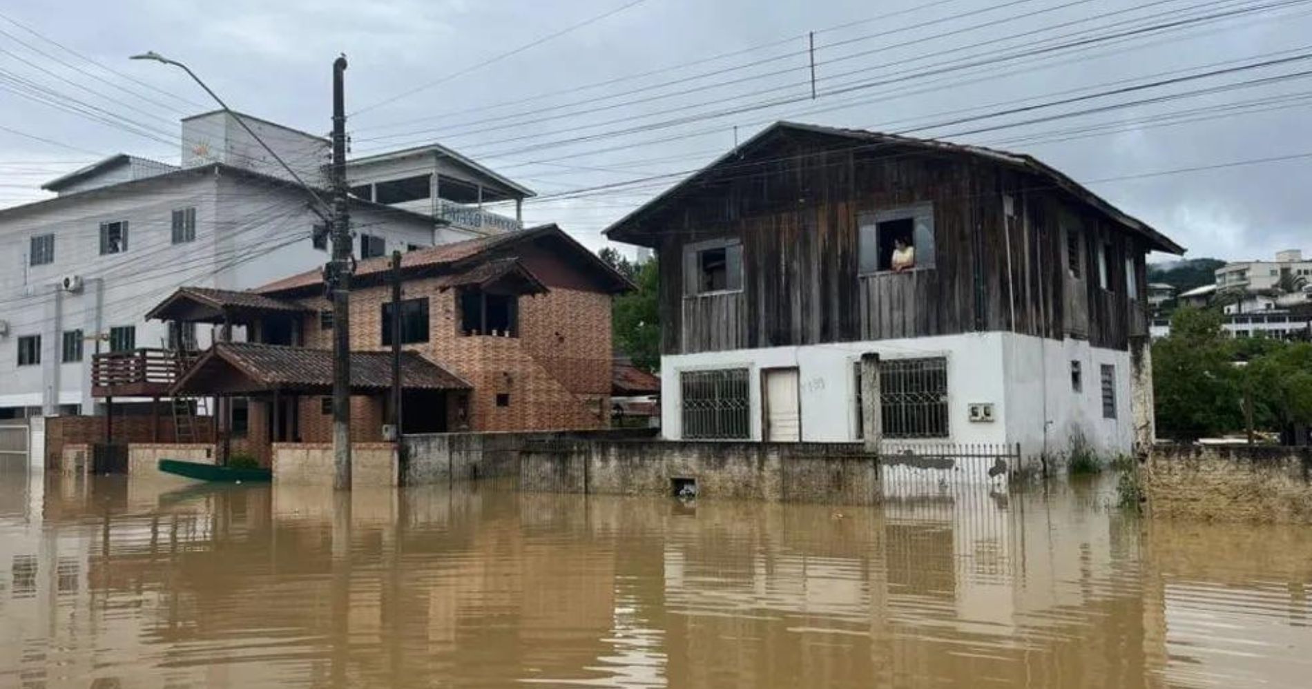 Com mortes e desabrigados, número de cidades afetadas pelas chuvas em SC sobe para 131