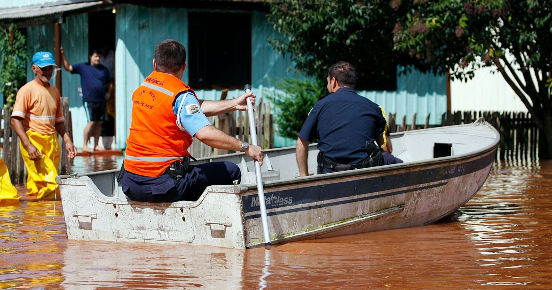 Defesa Civil atende chamados em casos de alagamentos e inundações em Araucária