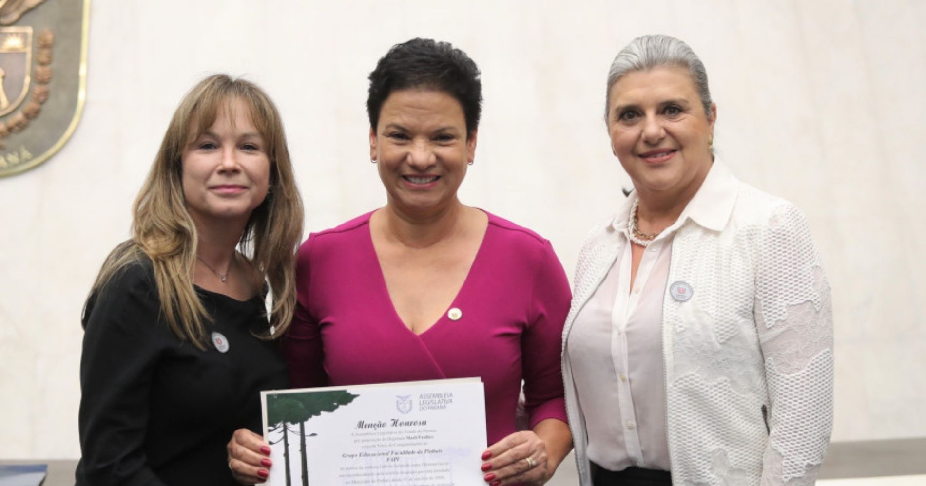 Deputada Marli Paulino (SD) concede Menção Honrosa à Faculdade de Pinhais