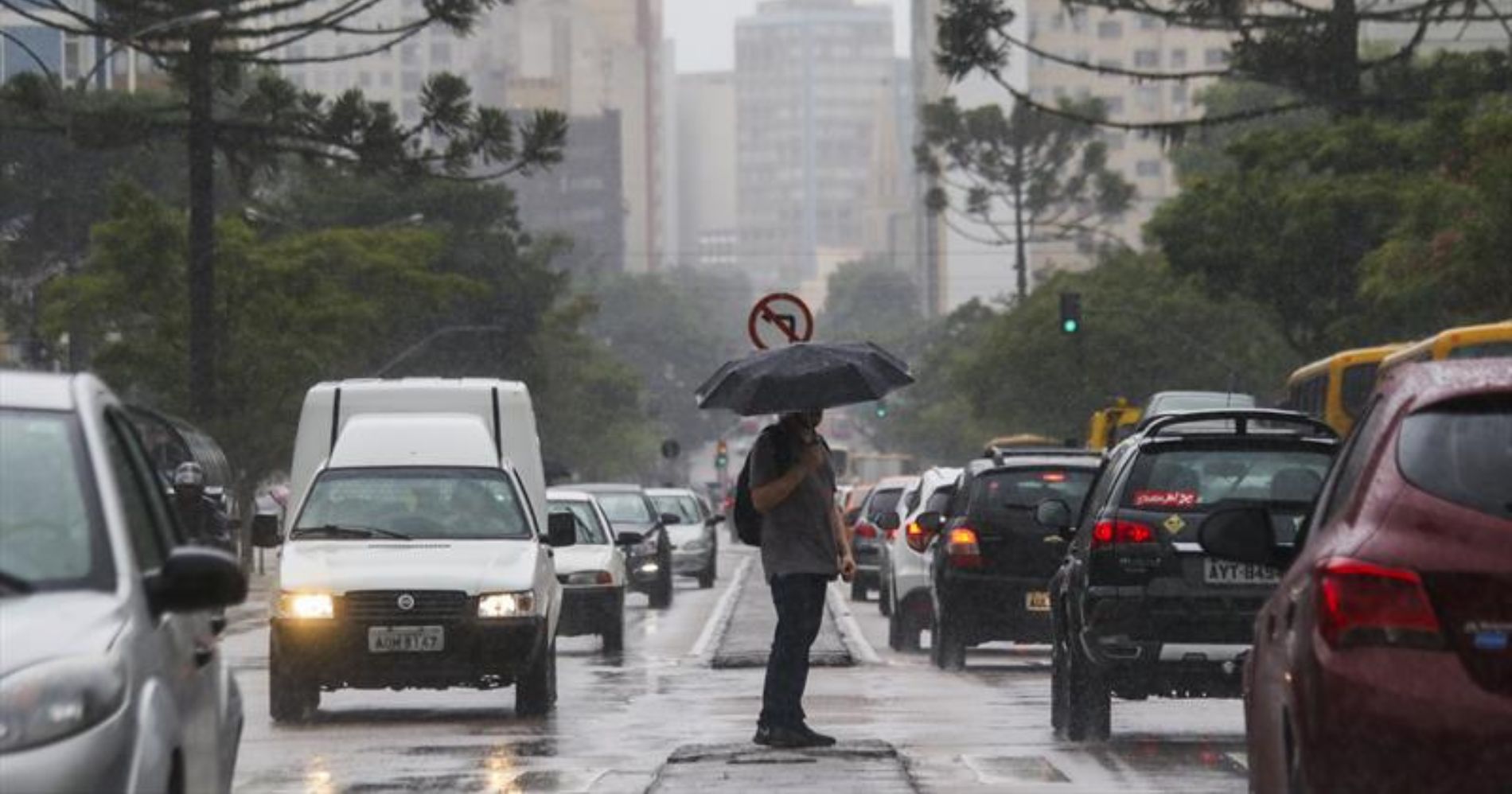 Final de semana deve ser marcado por muita chuva no Paraná