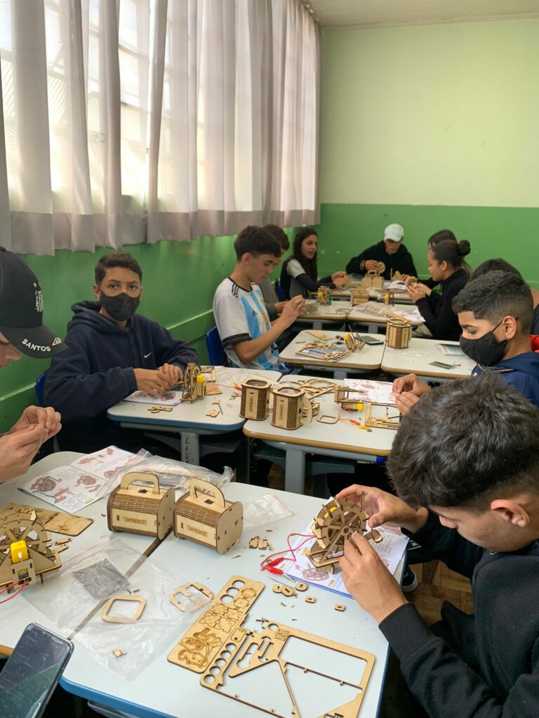 Alunos Do João Maria De Barros Participam De Curso Do Sebrae Na Atual Fase Do Projeto Estudantes Estao Vivenciando A Tecnica Da Robotica Alunos Do João Maria De Barros Participam De Curso Do Sebrae