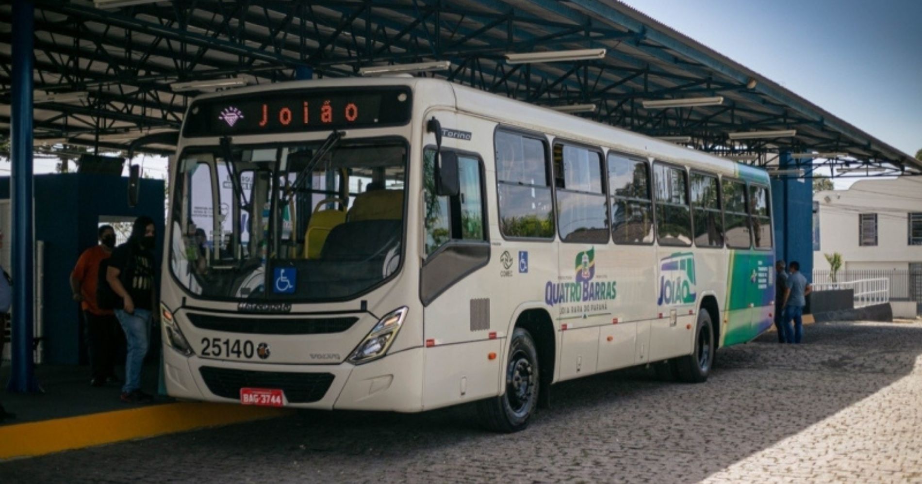 Quatro Barras lança internet gratuita em ônibus de transporte coletivo e praças públicas