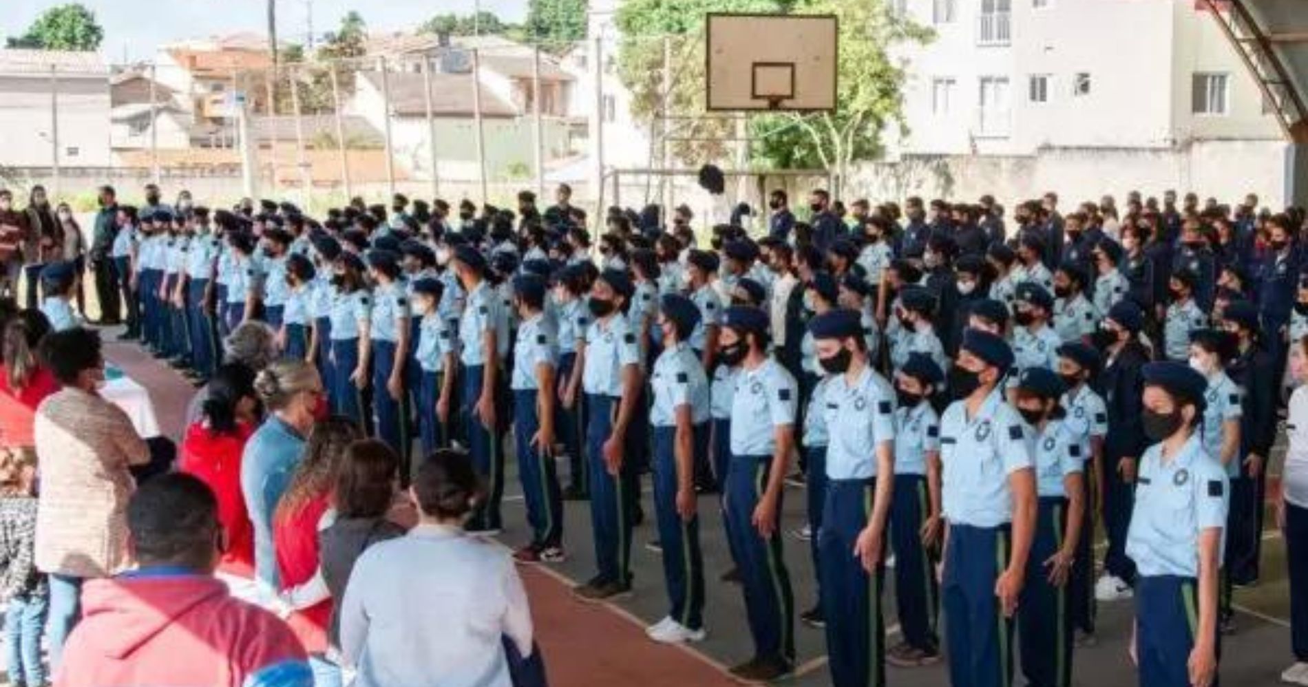 127 escolas paranaenses participam de consulta pública sobre o modelo cívico-militar esta semana