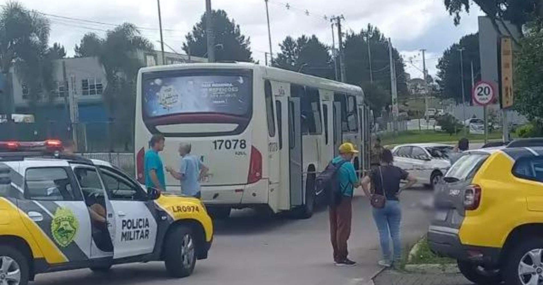 Idosa morre atropelada por ônibus ao lado de terminal em Pinhais