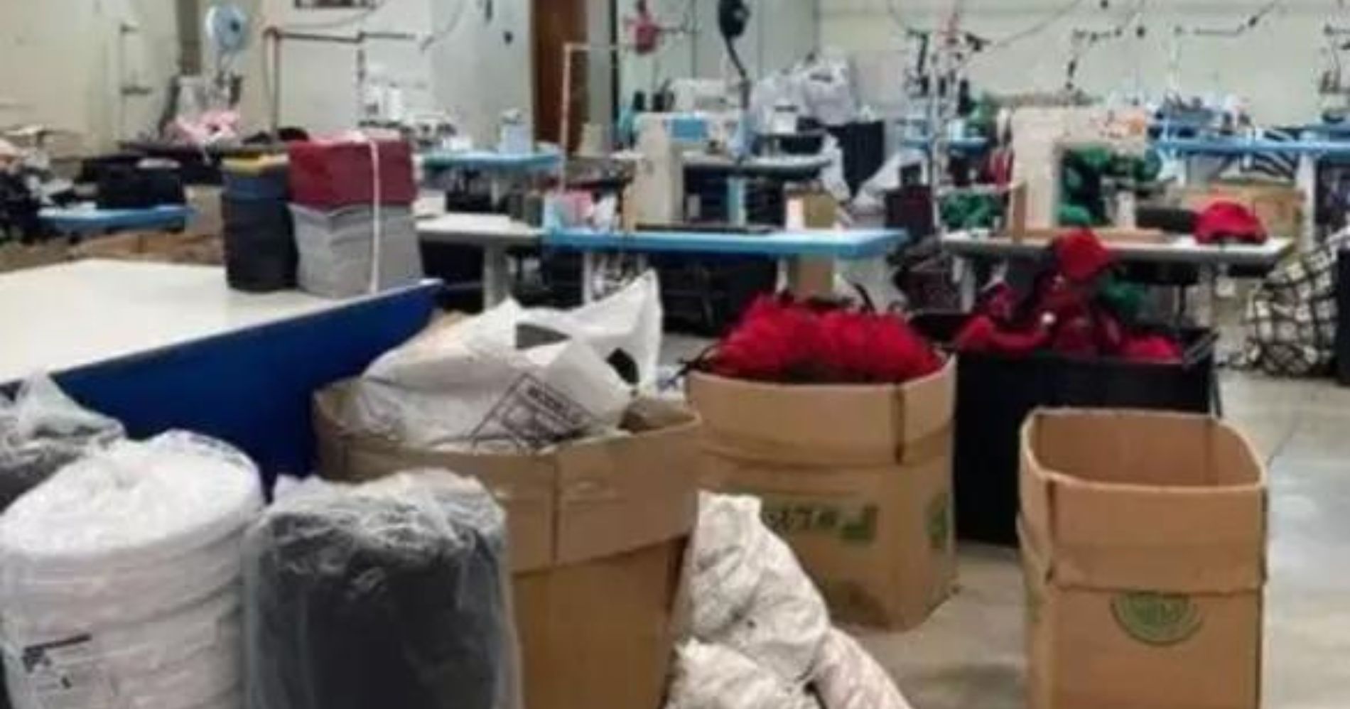 Operação policial resulta na apreensão de R$ 3 milhões em produtos falsificados em fábricas de bonés no Paraná