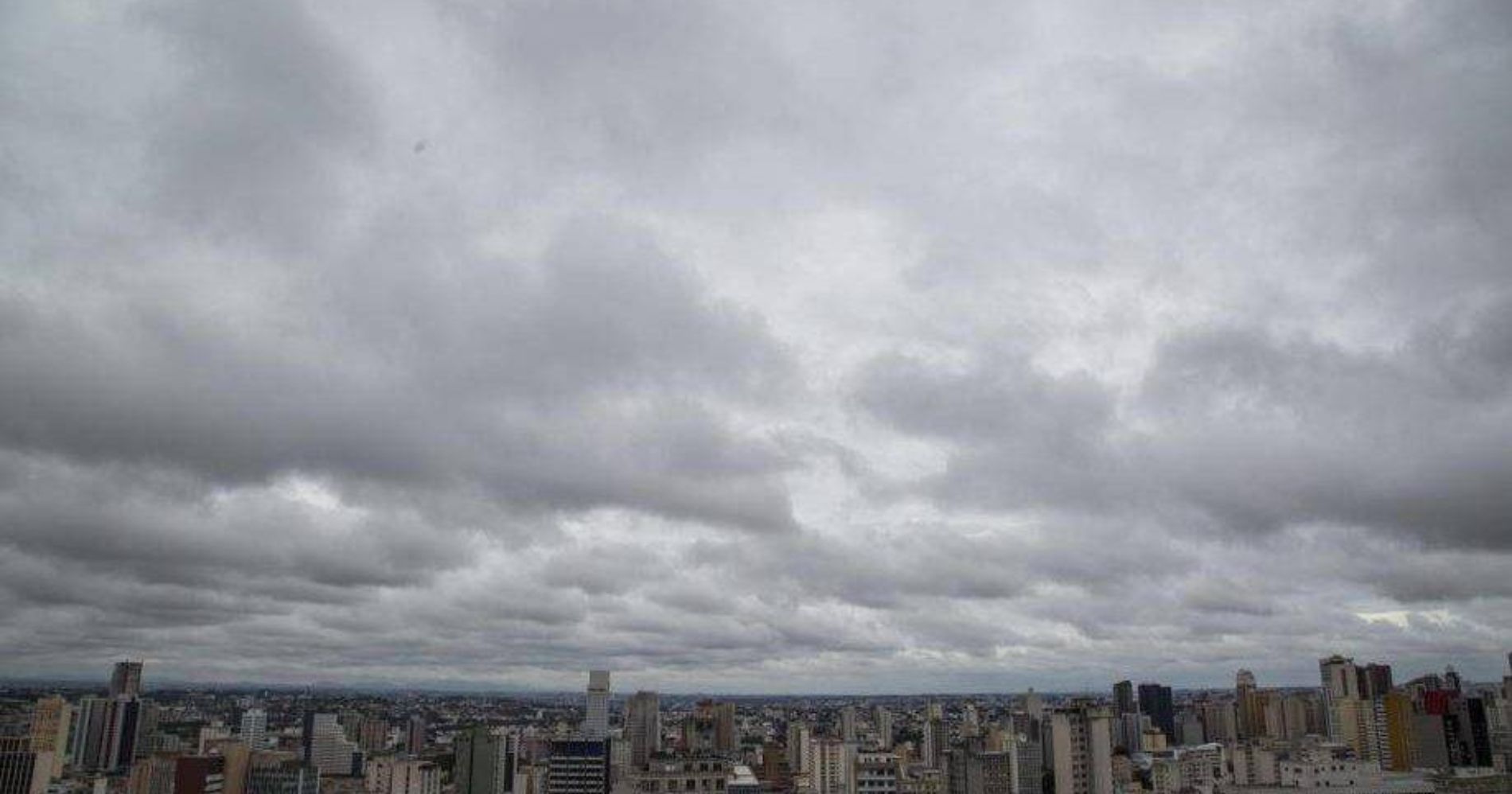 Previsão aponta chuva fraca e persistente em Curitiba nesta segunda-feira (27)