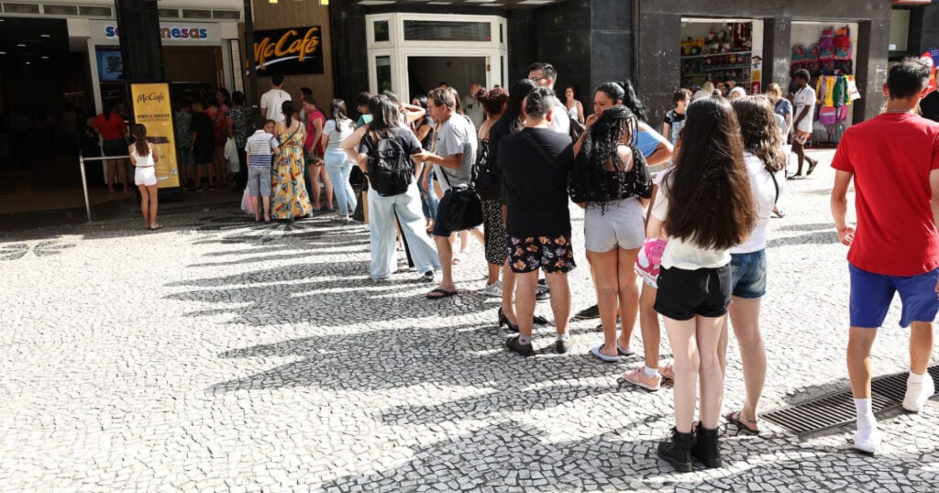 Em Curitiba, comercialização de água e sorvete aumenta durante onda de calor