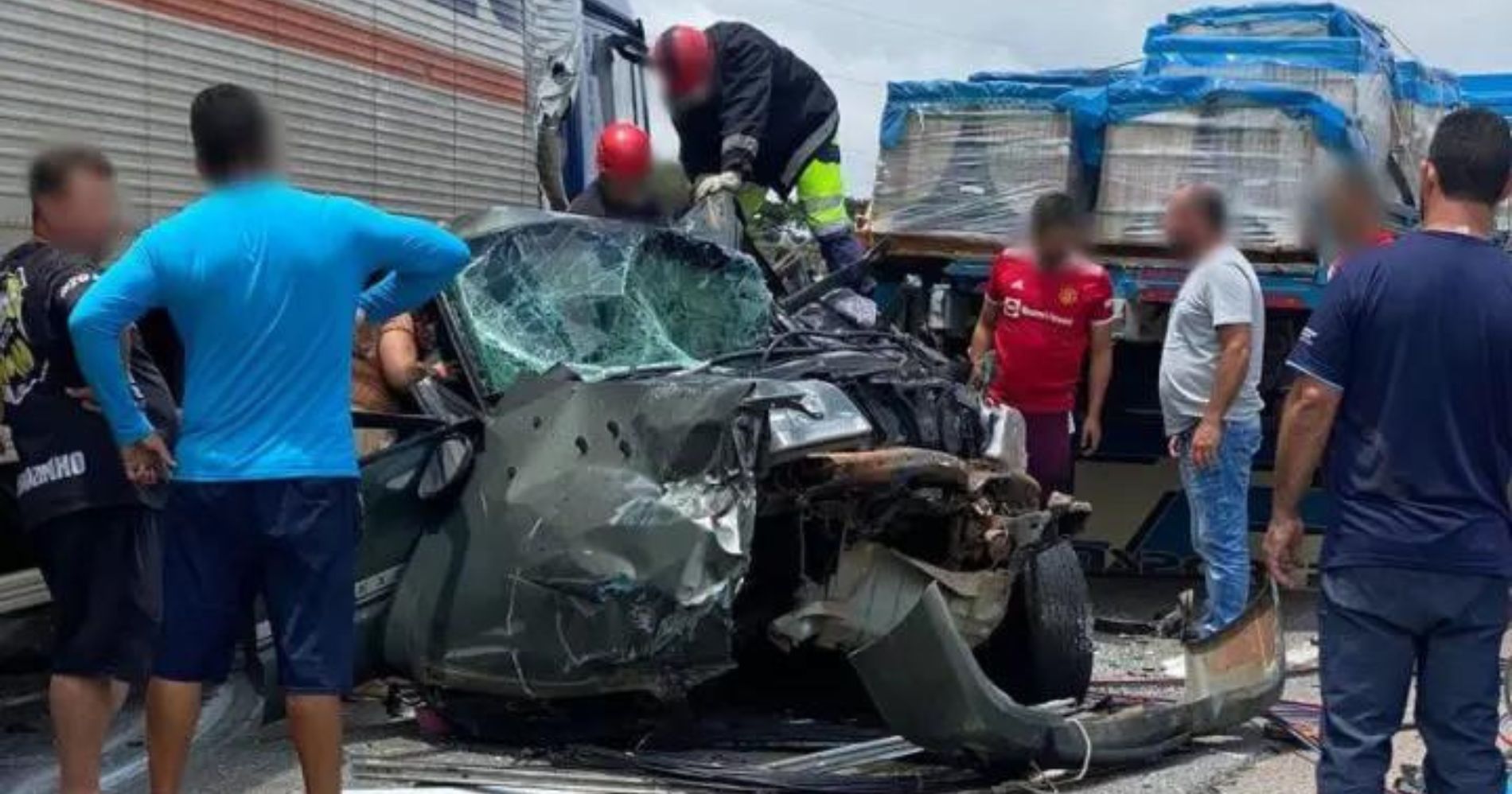 Acidente com sete veículos deixa pelo menos cinco feridos no Contorno Leste, em Piraquara