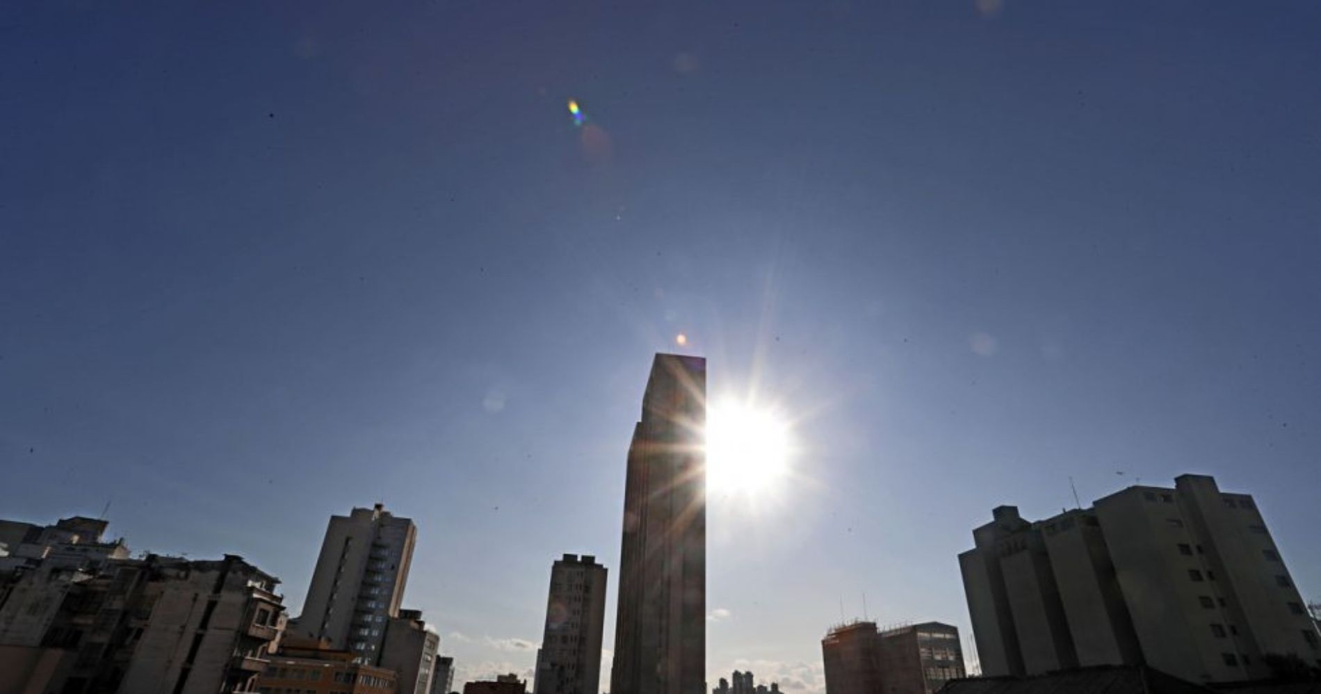 Curitiba deve registrar temperatura máxima de 32°C hoje (8); confira a previsão