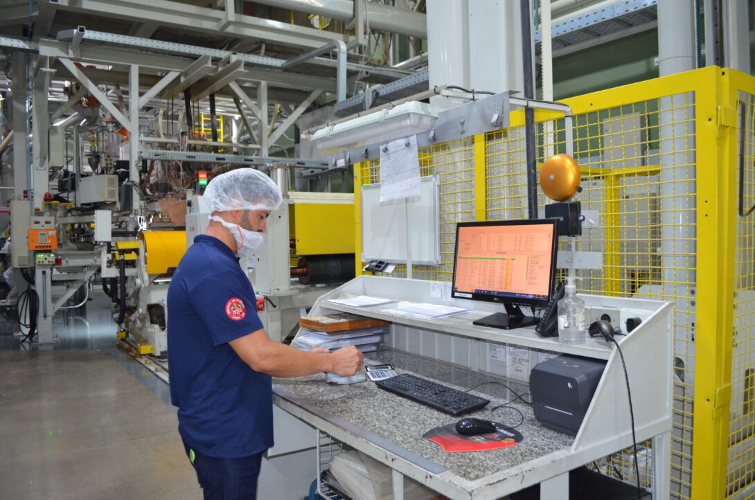 Evertis Adquire Moderno Equipamento Que Vai Garantir Aumento Da Produção E Novos Produtos Nesse Processo Foi Realizado Treinamento Dos Colaboradores Que Irao Operar A Aparelhagem Evertis Adquire Moderno Equipamento Que Vai Garantir Aumento Da Produção E Novos Produtos