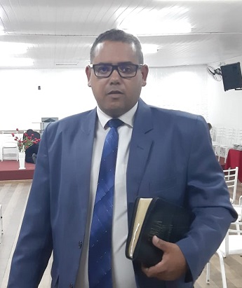Terreiro De Umbanda E Igreja Evangélica Convivem Harmonicamente “Lado A Lado” No Eugênia Maria Pastor Davi Barbosa Dirigente Da Igreja Assembleia De Deus Terreiro De Umbanda E Igreja Evangélica Convivem Harmonicamente “Lado A Lado” No Eugênia Maria