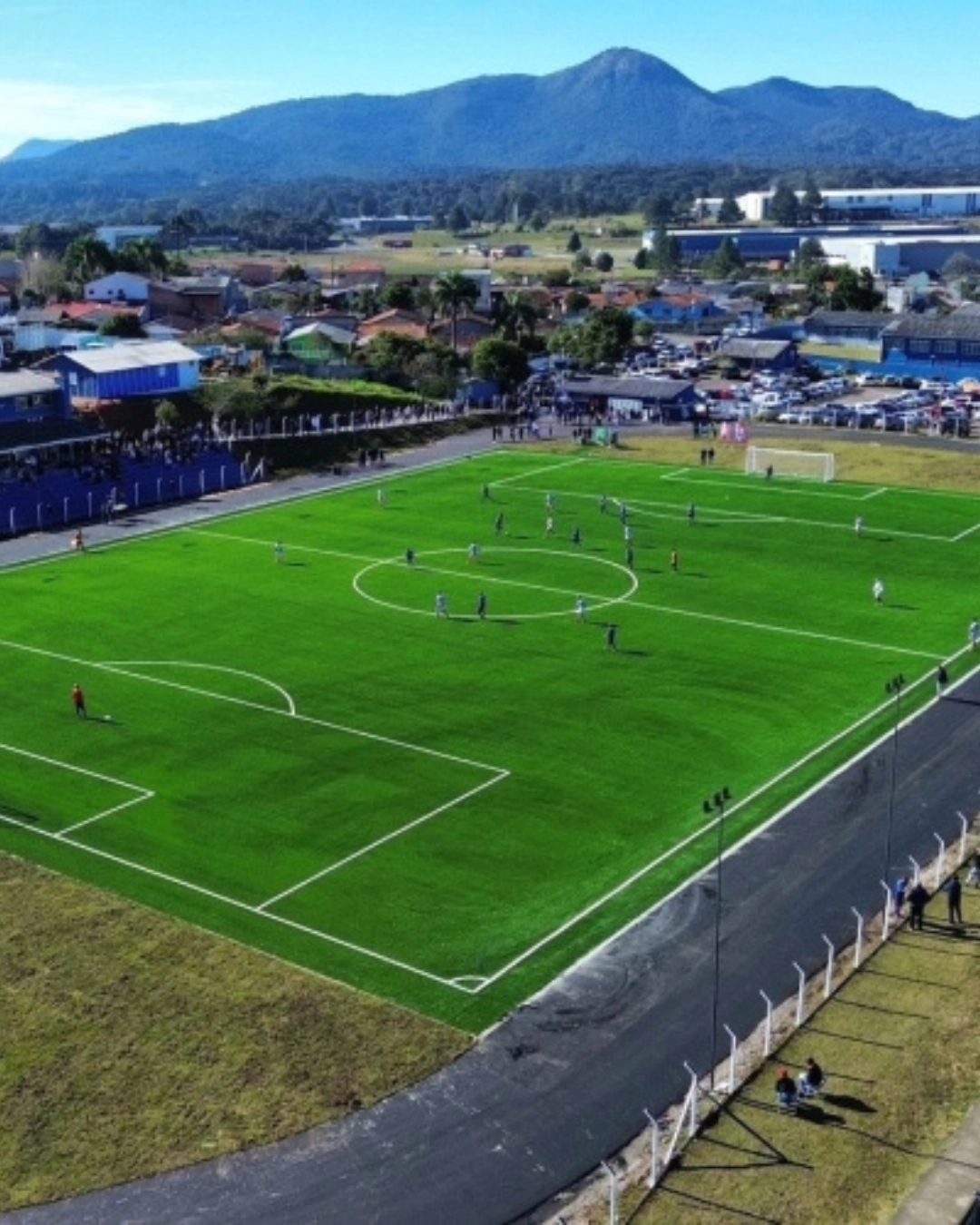 Imagem de destaque - Com gramado padrão FIFA, estádio é reinaugurado no bairro Itapira em Quatro Barras