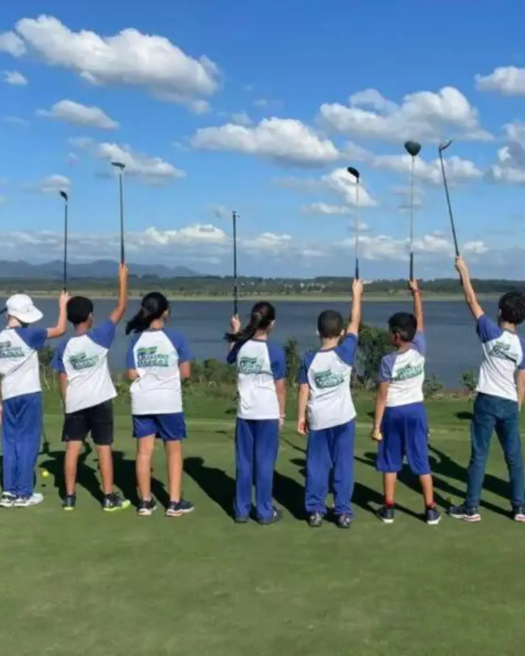 Quatro Barras disponibiliza aulas gratuitas de golfe para alunos da rede municipal