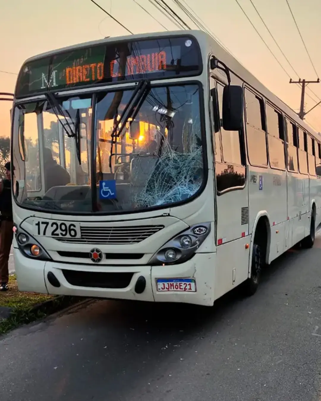 Ciclista atropelado por ônibus em Pinhais é levado ao hospital em estado grave