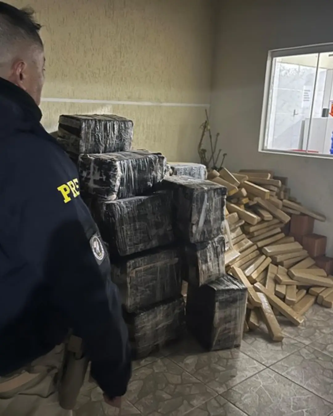 PRF apreende mais de 3 toneladas de maconha em Campina Grande do Sul