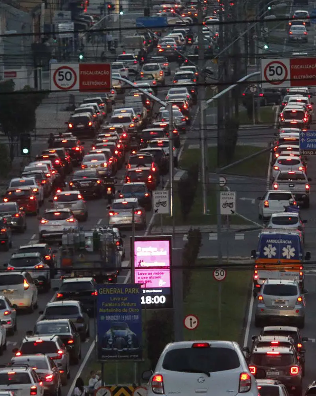 Congestionamento em Curitiba custa R$ 385 a mais por ano em combustível para motorista