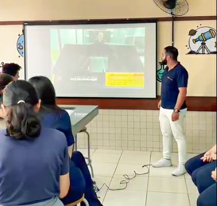 Alunos Do Colégio Bandeirantes Recebem Visita Do União Metropolitana