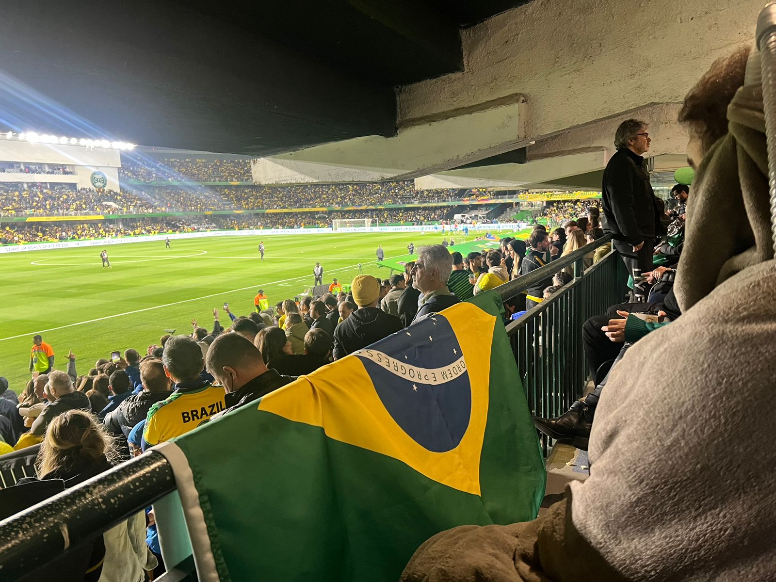 Jovem Com Distrofia Muscular Realiza Sonho De Conhecer Vinicius Júnior E Outros Jogadores Da Seleção Brasileira