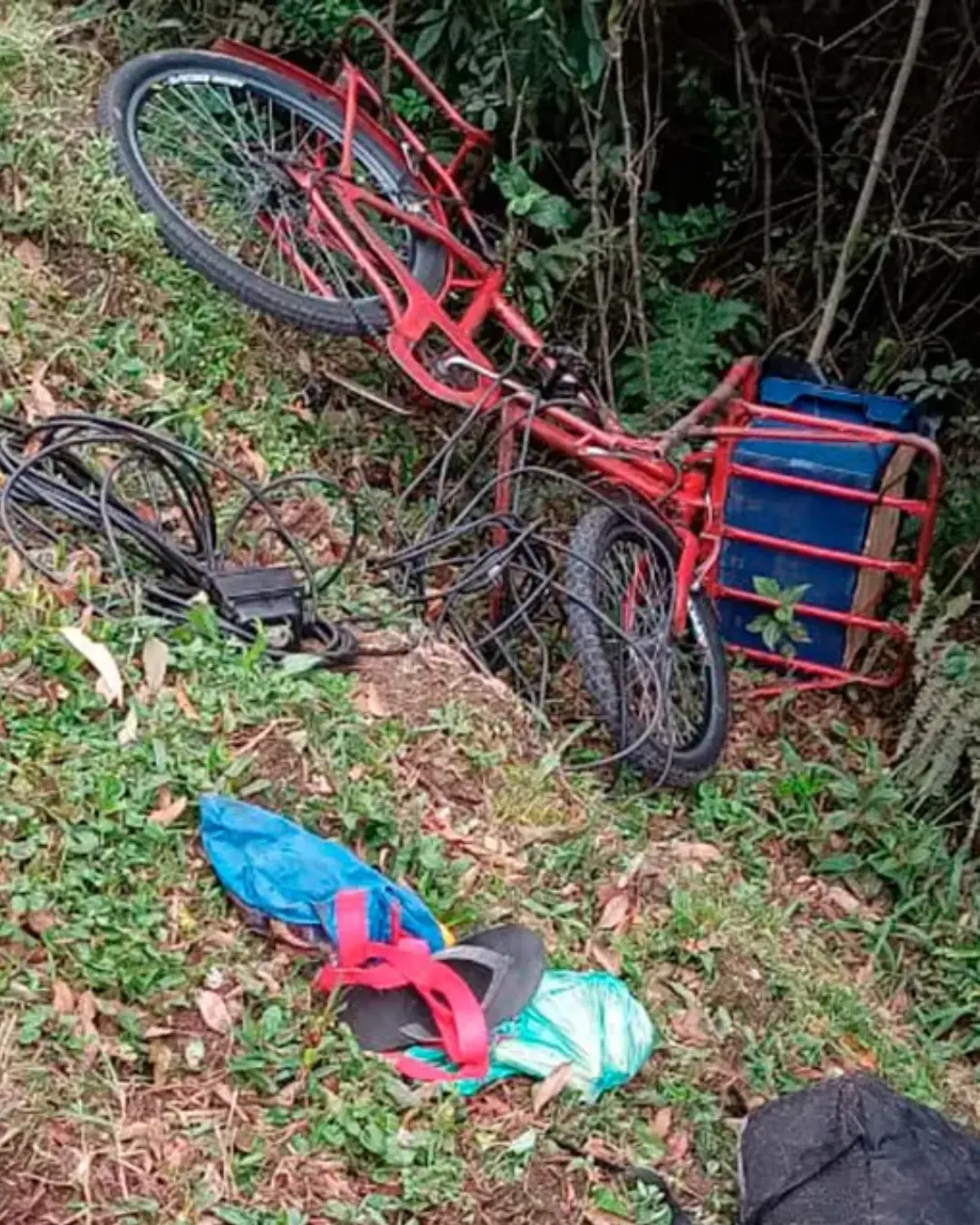Corpo de ciclista é encontrado por moradores na PR-419 em Mandirituba