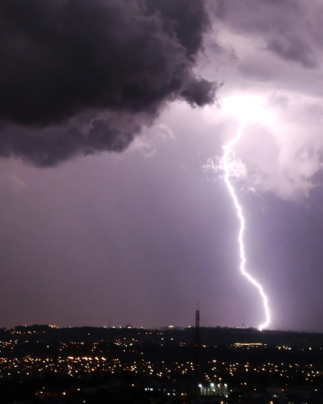 Inmet alerta para tempestades com ventos de até 100 km/h em Curitiba e outras regiões do Paraná