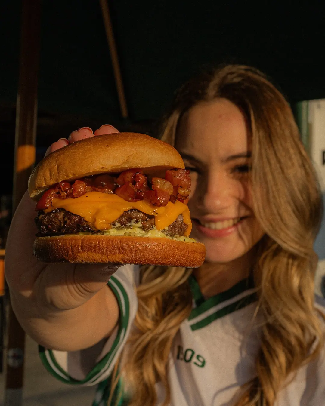 Coxa Sports Bar realiza 2ª edição do Coxa Sunset com música, gastronomia e chope artesanal