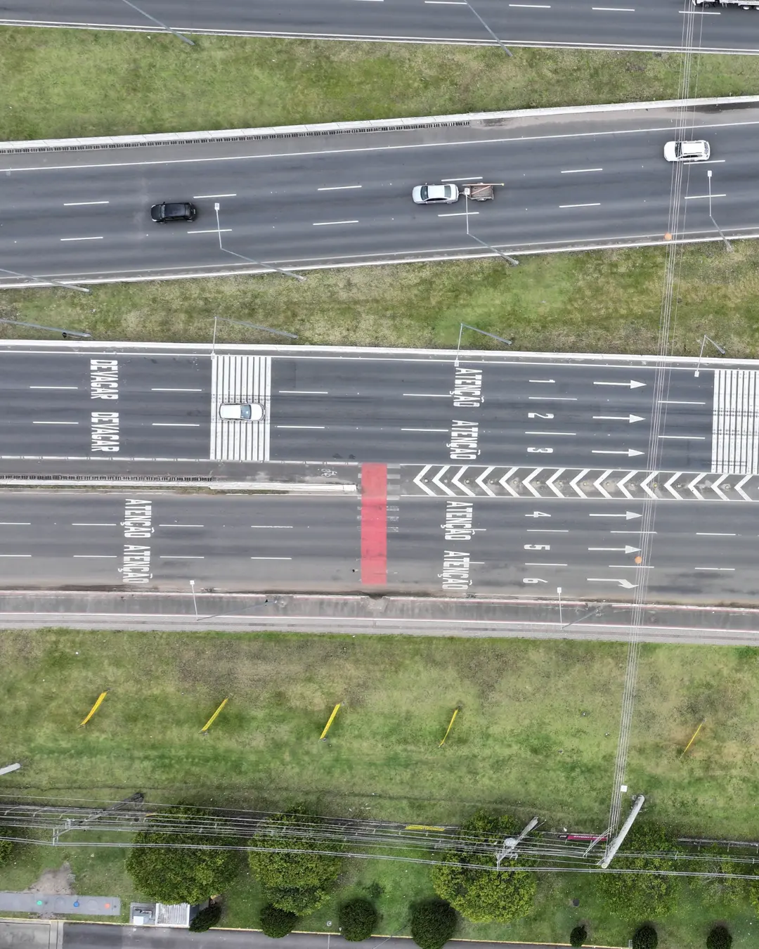 Rodovia João Leopoldo Jacomel, em frente ao Carrefour, passa por melhorias