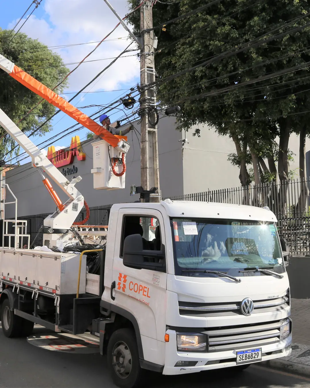 Copel conclui levantamento inédito da fiação no Paraná e retira 285 toneladas de cabos irregulares