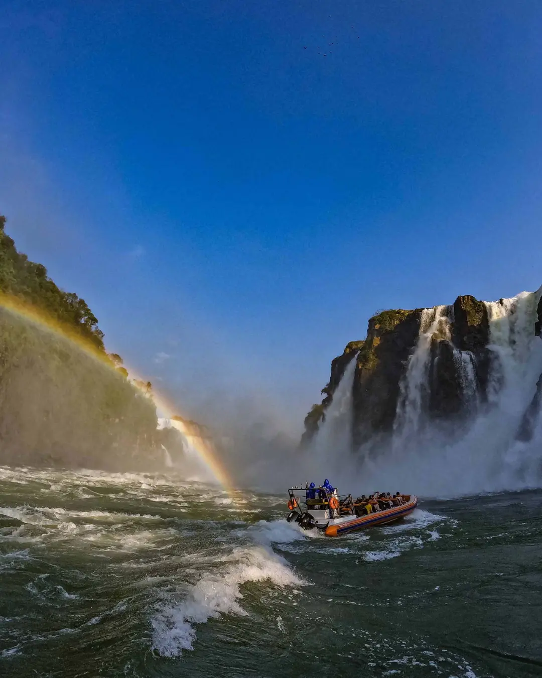 Paraná recebe 894 mil turistas internacionais em 2024 e se consolida como 3º destino mais procurado do Brasil