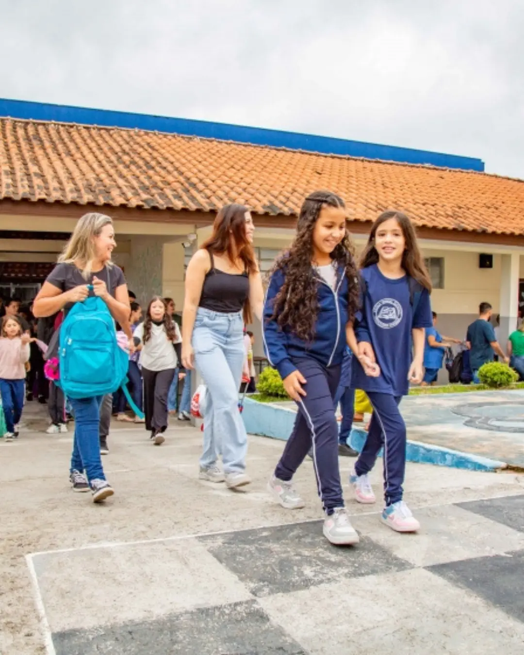 Alunos da Rede Municipal de Piraquara retornam às aulas para mais um ano letivo
