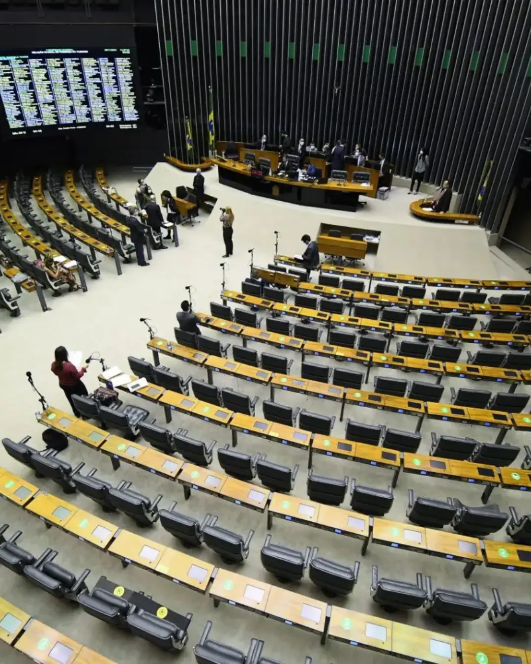 Câmara aprova punição para uso de imagens falsas de nudez e manipulação em campanhas eleitorais